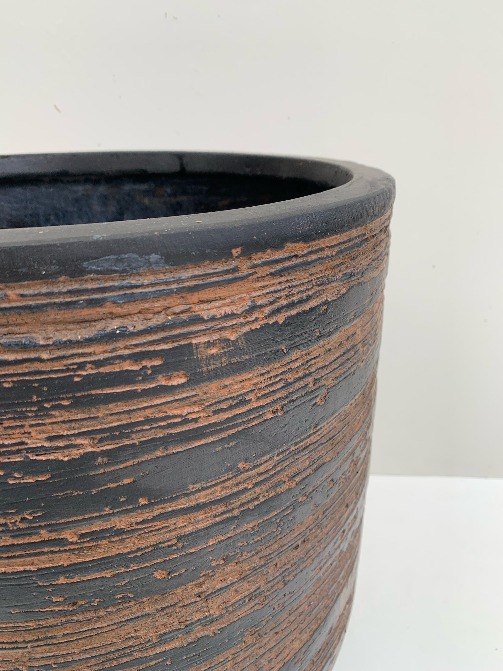 Macetero Rústico Líneas Café - Cilíndrico