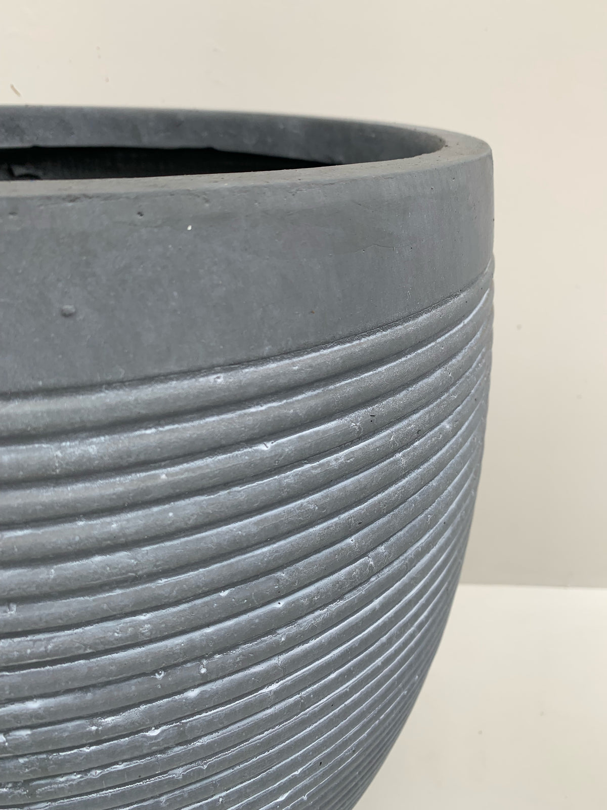 Macetero Líneas Gruesas Gris - Cilíndrico