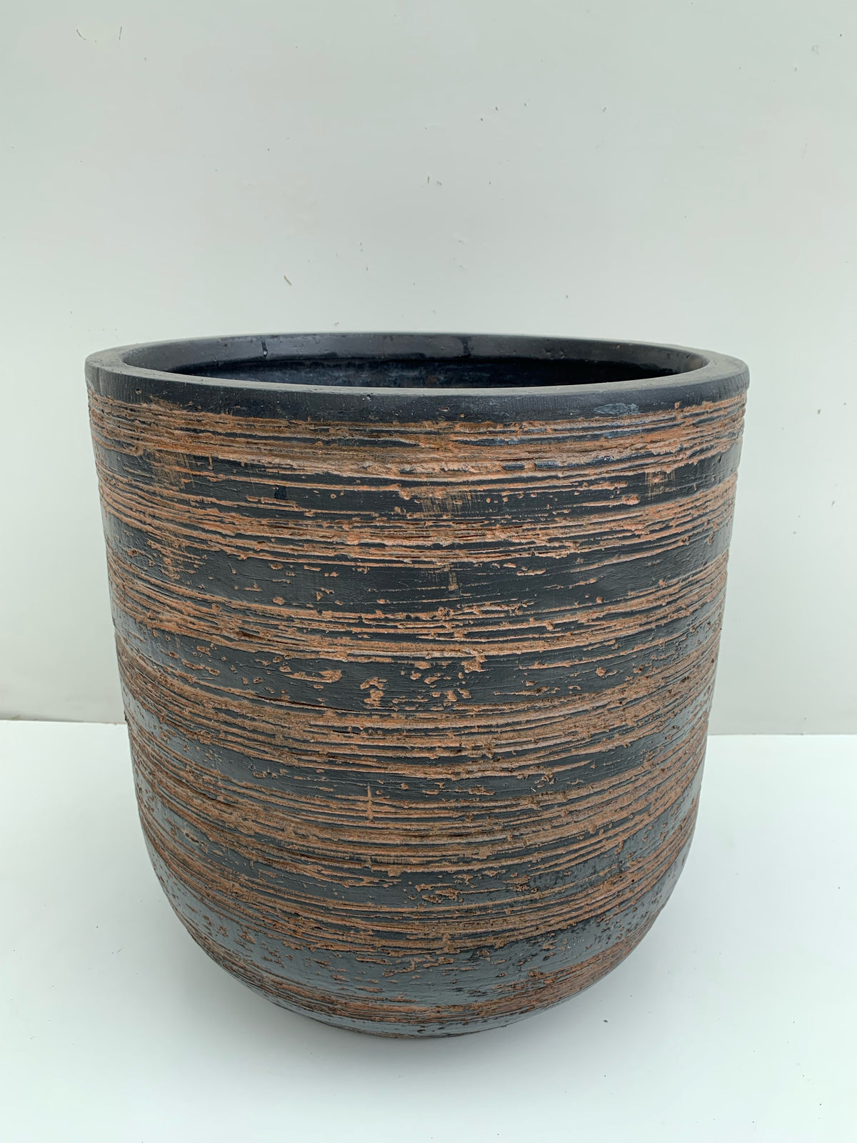 Macetero Rústico Líneas Café - Cilíndrico