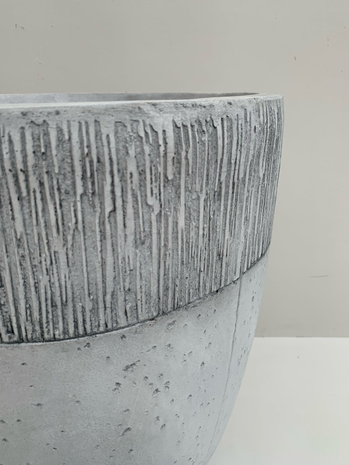 Macetero Estriado Gris - Cilíndrico