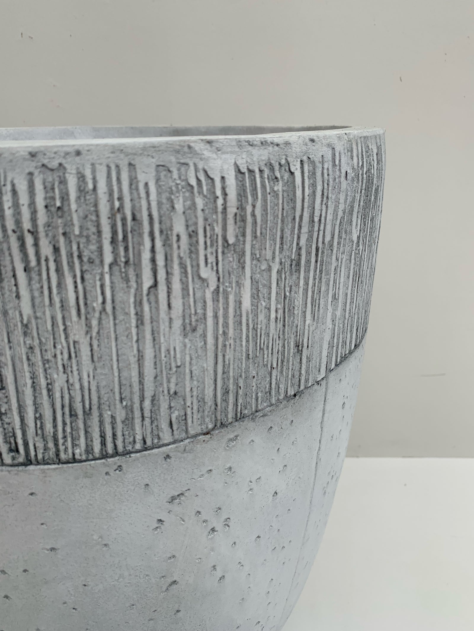 Macetero Estriado Gris - Cilíndrico