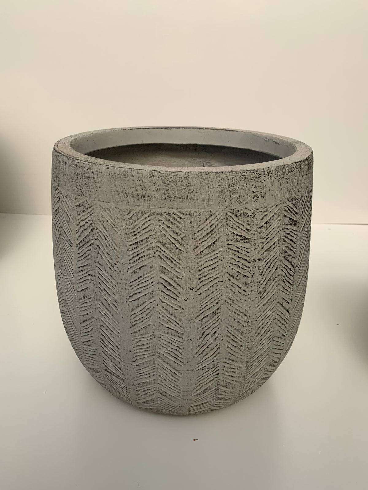 Macetero Flechas Gris Cilíndrico